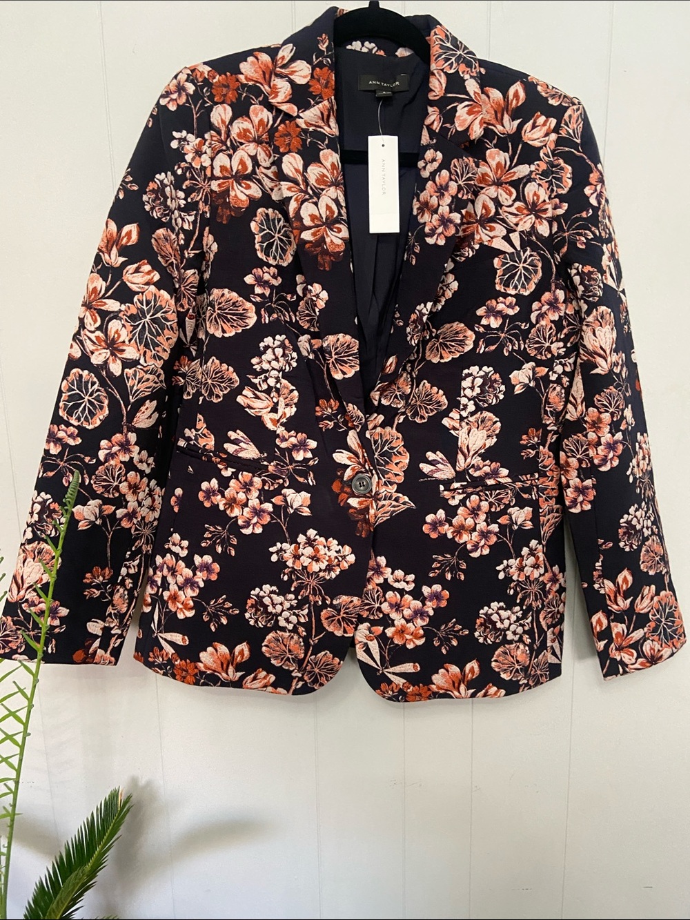 NWT Ann Taylor Black Blazer with cream & Rust Floral Print size 8